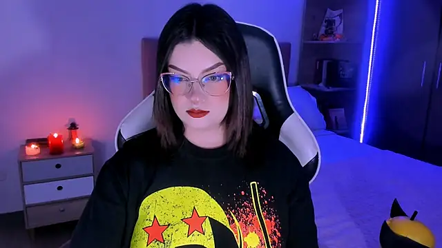 Snapshot of OphelianaRose33 chatting on 11/24/25, 10:20 OphelianaRose33 online show from 11/24/25, 10:20