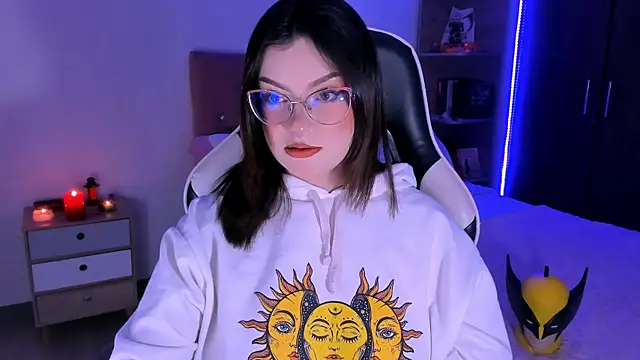 Snapshot of OphelianaRose33 chatting on 11/25/25, 10:32 OphelianaRose33 online show from 11/25/25, 10:32