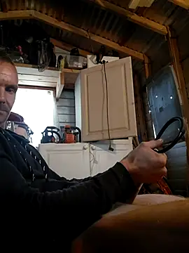 Snapshot of Hungwell1515 chatting on 11/06/25, 04:19 Hungwell1515 online show from 11/06/25, 04:19