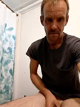 Snapshot of Hungwell1515 chatting on 11/15/25, 05:42 Hungwell1515 online show from 11/15/25, 05:42