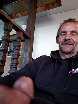 Snapshot of Hungwell1515 chatting on 11/29/25, 03:37 Hungwell1515 online show from 11/29/25, 03:37