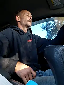 Snapshot of Hungwell1515 chatting on 12/15/25, 03:05 Hungwell1515 online show from 12/15/25, 03:05