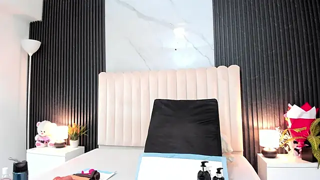 Samantha Claus online show from 11/25/25, 03:50