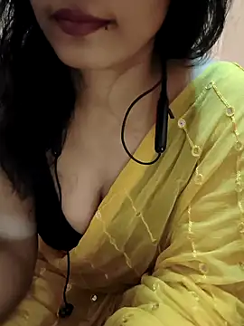 Divya Bharti online show from 11/14/25, 04:06