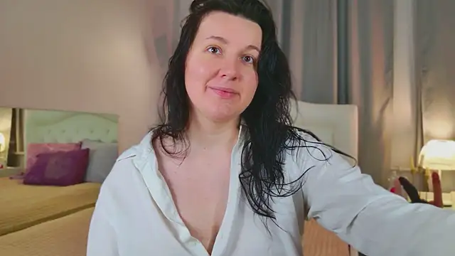 love me  tonight  online show from 10/25/25, 10:04