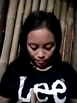 Snapshot of Maipm18 chatting on 09/27/25, 02:33 Maipm18 online show from 09/27/25, 02:33