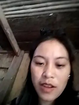 Snapshot of Maipm18 chatting on 10/18/25, 03:42 Maipm18 online show from 10/18/25, 03:42