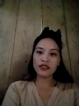 Snapshot of Maipm18 chatting on 10/20/25, 01:17 Maipm18 online show from 10/20/25, 01:17