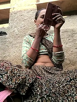 Hot raaani online show from 12/15/25, 10:08