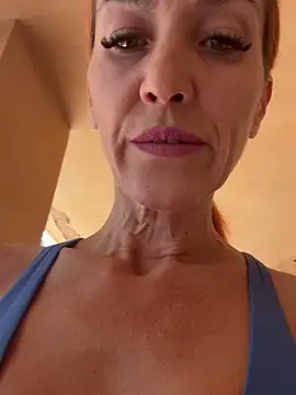 Snapshot of MikaelaBloom chatting on 09/30/25, 02:44 MikaelaBloom online show from 09/30/25, 02:44