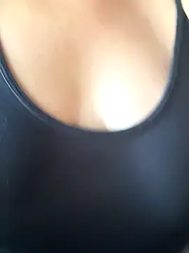 Snapshot of TriumphLove chatting on 09/21/25, 09:33 TriumphLove online show from 09/21/25, 09:33