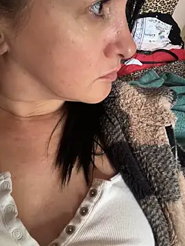 Snapshot of TriumphLove chatting on 10/02/25, 08:10 TriumphLove online show from 10/02/25, 08:10