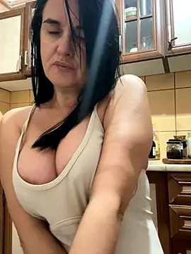 Snapshot of TriumphLove chatting on 10/08/25, 05:38 TriumphLove online show from 10/08/25, 05:38