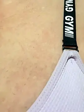 Snapshot of TriumphLove chatting on 10/17/25, 07:33 TriumphLove online show from 10/17/25, 07:33