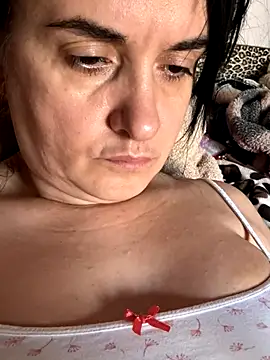 Snapshot of TriumphLove chatting on 11/24/25, 07:08 TriumphLove online show from 11/24/25, 07:08