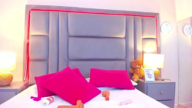 GabyMoreau online show from 10/29/25, 08:21