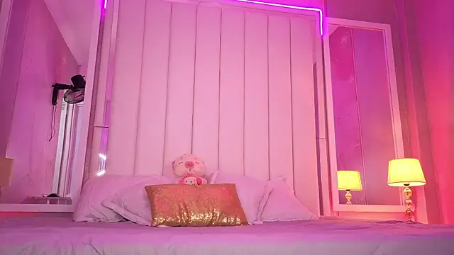 luna hot ass online show from 06/22/26, 09:45