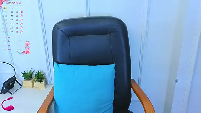 Snapshot of Kuro_Ren chatting on 10/13/25, 12:38 Kuro Ren online show from 10/13/25, 12:38