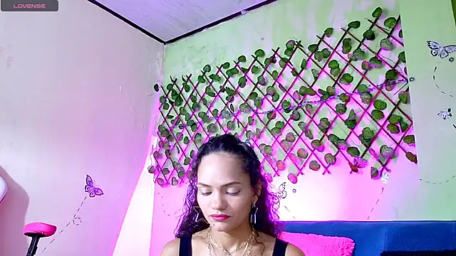 Karen Ariass online show from 05/11/26, 01:39