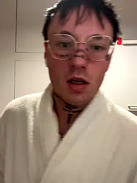 Snapshot of FullTattooBoy chatting on 12/15/25, 04:50 FullTattooBoy online show from 12/15/25, 04:50