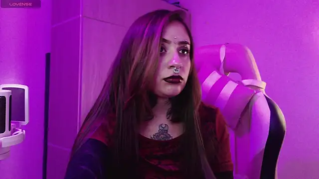 Snapshot of vainilla_doll chatting on 12/02/25, 01:11 vainilla doll online show from 12/02/25, 01:11