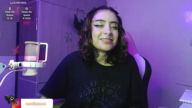 Snapshot of vainilla_doll chatting on 12/03/25, 11:14 vainilla doll online show from 12/03/25, 11:14