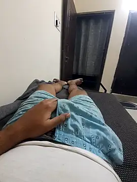 Snapshot of Yourslovingdick chatting on 01/13/26, 10:37 Yourslovingdick online show from 01/13/26, 10:37