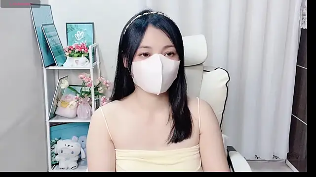 Snapshot of phuongnhi_ chatting on 05/17/26, 02:42 phuongnhi online show from 05/17/26, 02:42