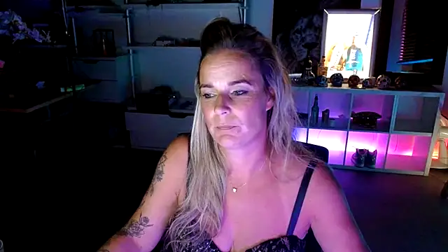 Mrs-Aurora online show from 10/02/25, 07:21