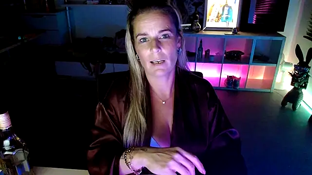 Mrs-Aurora online show from 10/16/25, 12:55