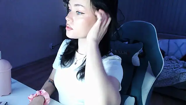 cutefrendlyuser online show from 04/13/26, 06:46