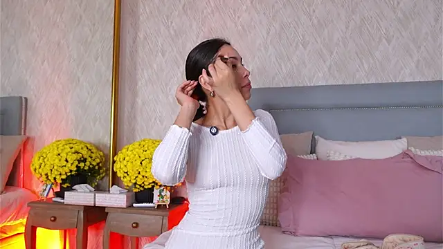 Sofy Bradd online show from 11/03/25, 07:53