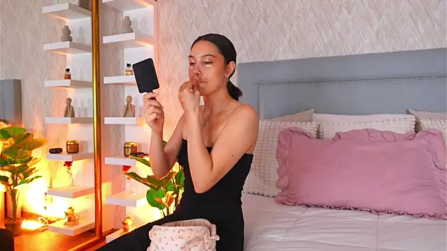 Sofy Bradd online show from 04/05/26, 07:16