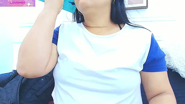 Snapshot of Daisy_Price chatting on 11/15/25, 10:45 Daisy Price online show from 11/15/25, 10:45