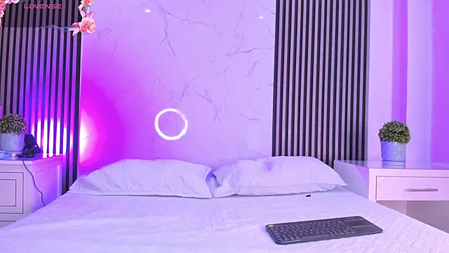 EimyAndMaxi online show from 02/12/26, 10:16