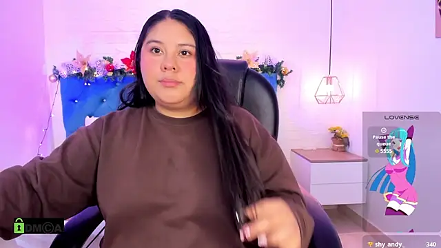 Snapshot of julieta_miller01 chatting on 12/14/25, 11:48 julieta miller01 online show from 12/14/25, 11:48