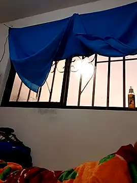 Snapshot of yaneth_ chatting on 10/22/25, 11:32 yaneth online show from 10/22/25, 11:32