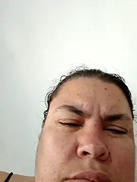 Snapshot of yaneth_ chatting on 10/25/25, 12:34 yaneth online show from 10/25/25, 12:34