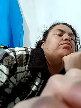 Snapshot of yaneth_ chatting on 11/15/25, 11:18 yaneth online show from 11/15/25, 11:18