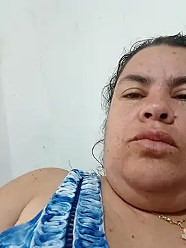 Snapshot of yaneth_ chatting on 11/24/25, 11:54 yaneth online show from 11/24/25, 11:54