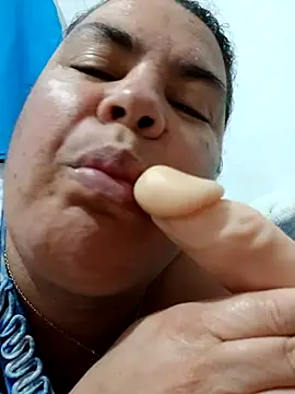 Snapshot of yaneth_ chatting on 12/15/25, 11:20 yaneth online show from 12/15/25, 11:20