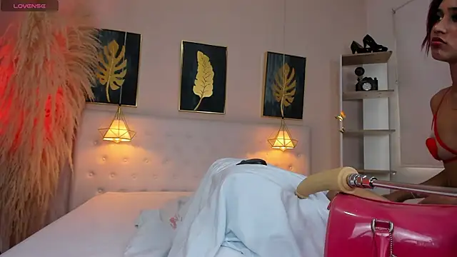 Cinnamon Star online show from 12/19/25, 12:12