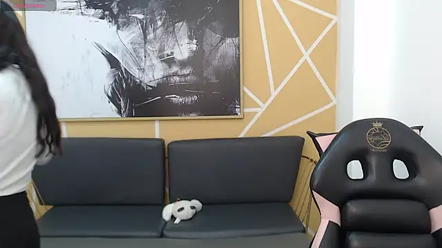 olivia russo  online show from 03/09/26, 08:02