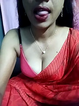 Snapshot of hotsana79 chatting on 10/11/25, 12:43 hotsana79 online show from 10/11/25, 12:43