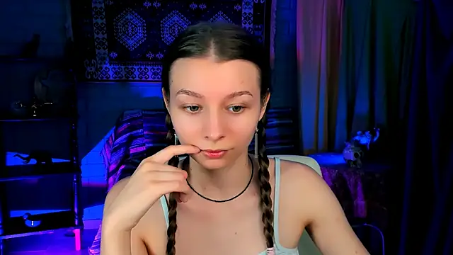 JulieDaniel online show from 11/17/25, 04:18