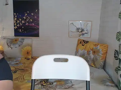 Snapshot of aneredfox chatting on 09/10/25, 12:38 aneredfox online show from 09/10/25, 12:38