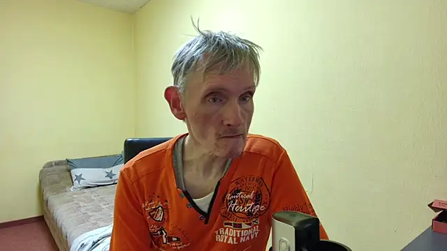 Snapshot of k74robert chatting on 02/13/26, 02:57 k74robert online show from 02/13/26, 02:57