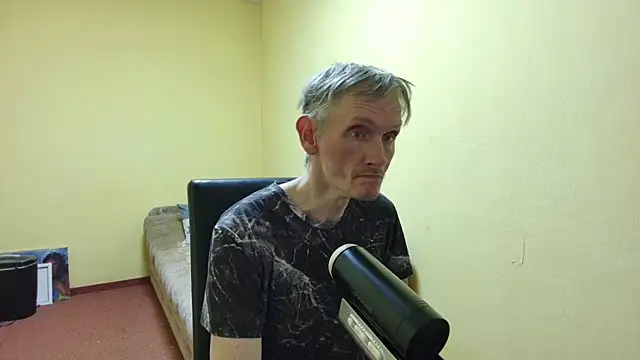 Snapshot of k74robert chatting on 02/15/26, 03:31 k74robert online show from 02/15/26, 03:31