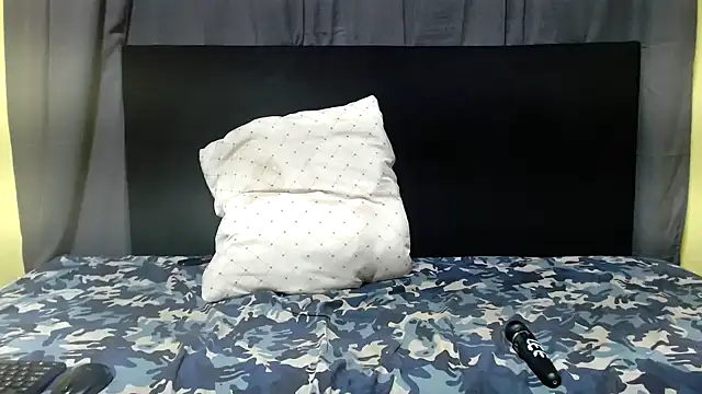 DarkBubble18 online show from 10/10/25, 09:03