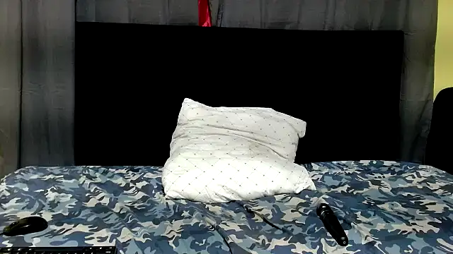 DarkBubble18 online show from 10/17/25, 09:39